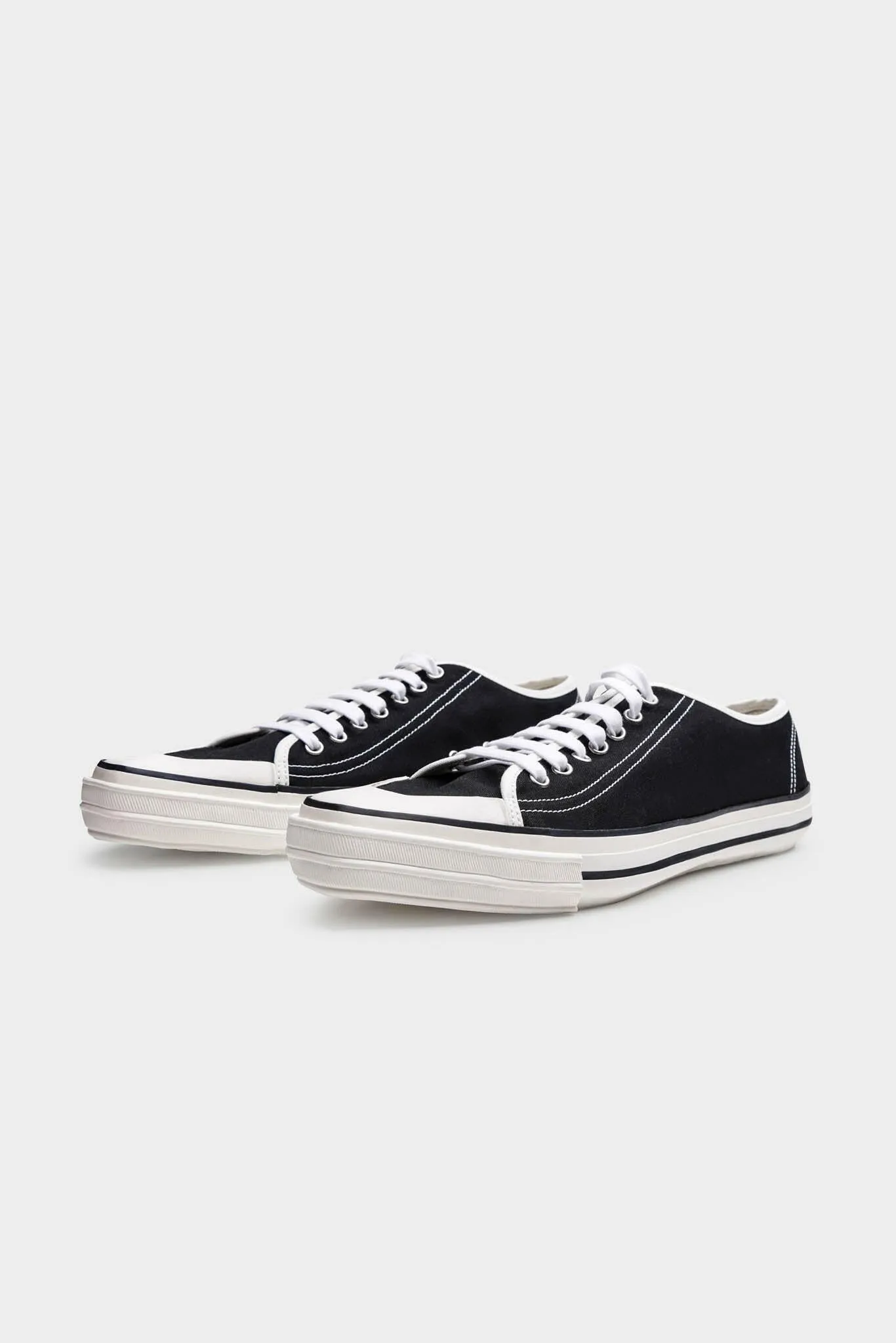 Black Pointed Low-Top