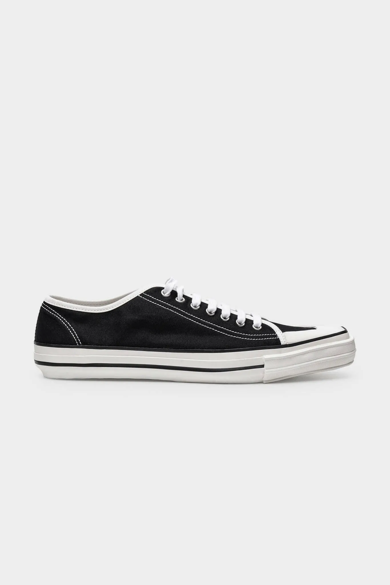 Black Pointed Low-Top