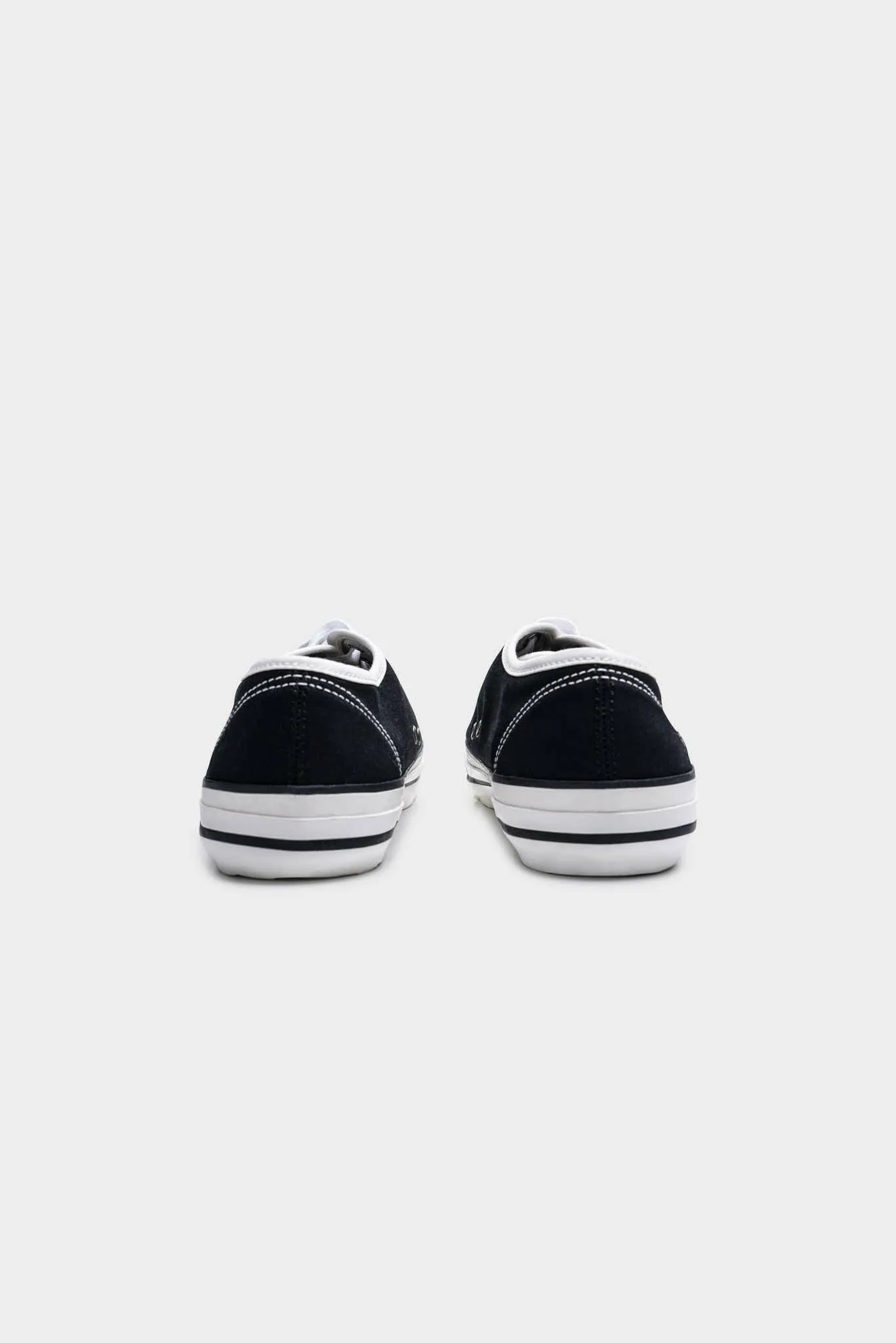 Black Pointed Low-Top