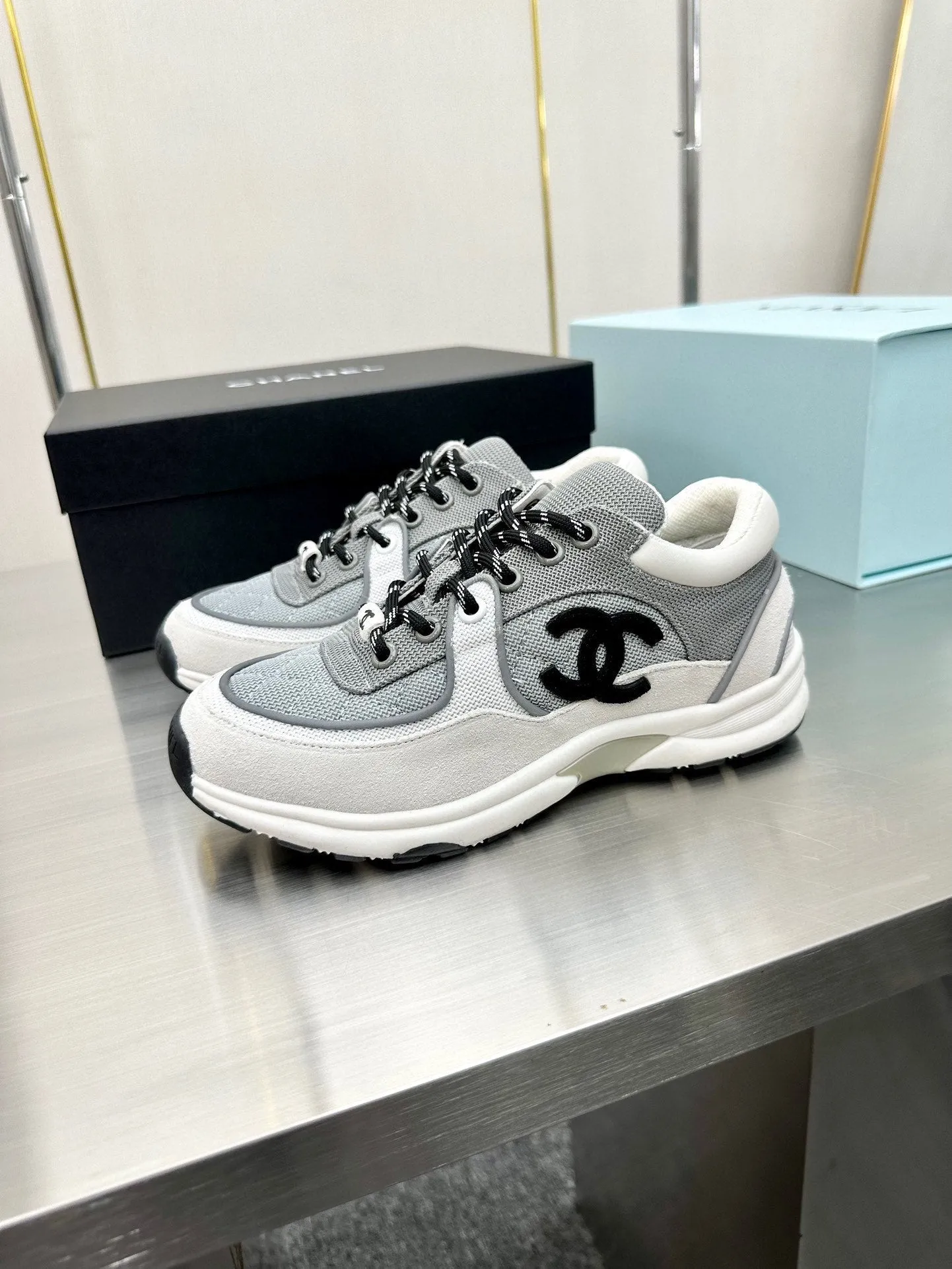 CC LOW TOP TRAINER WHITE GREY SNEAKERS
