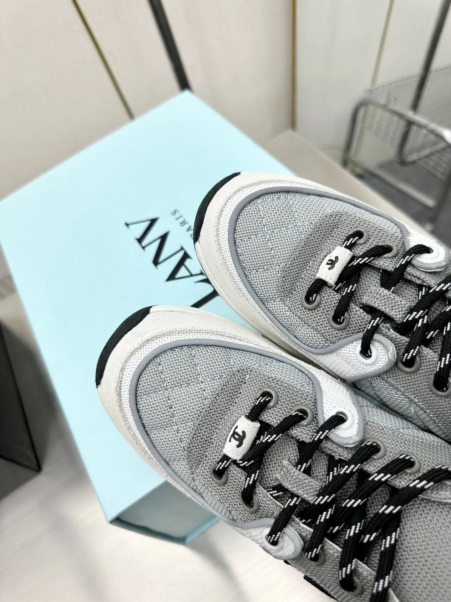 CC LOW TOP TRAINER WHITE GREY SNEAKERS
